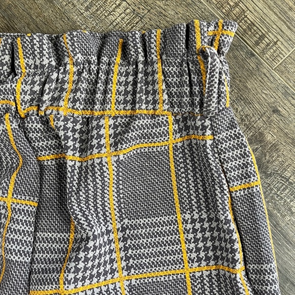 Boohoo Gray & Yellow Plaid Slacks Pants ((size 4)) - Picture 4 of 6